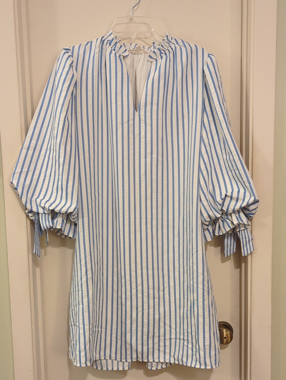 entro Blue and White Striped Puff-Sleeve Mini Dress